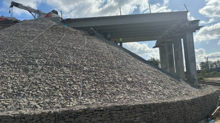 По графику идёт ремонт путепровода на станции Батарейной в Иркутске